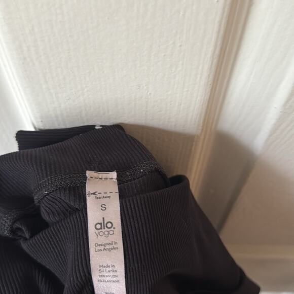 Alo 5" Seamless Ribbed Favorite Short Black size small - Picture 7 of 7